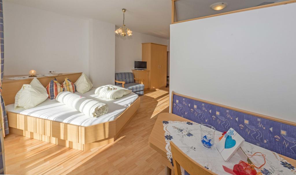 Haus Schluder - Familie Stanitzer Otel Weissensee Oda fotoğraf