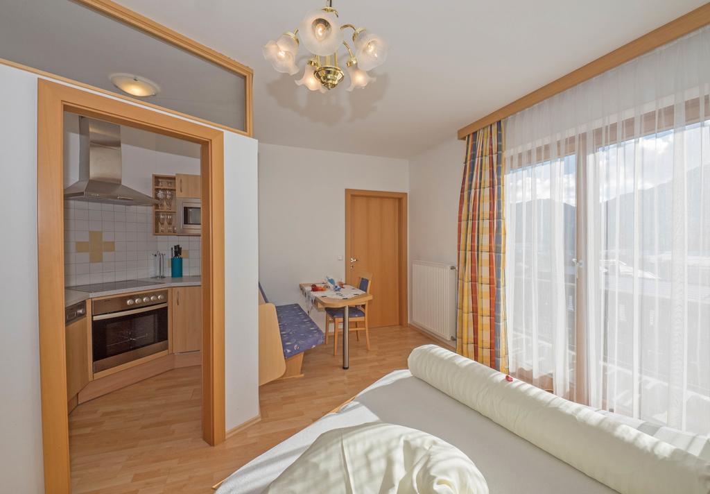 Haus Schluder - Familie Stanitzer Otel Weissensee Oda fotoğraf